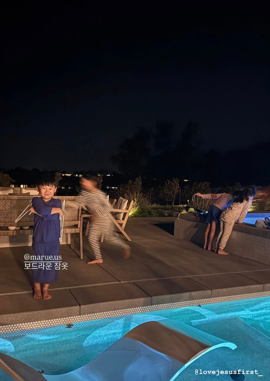 Three- quarter matching sleeve set